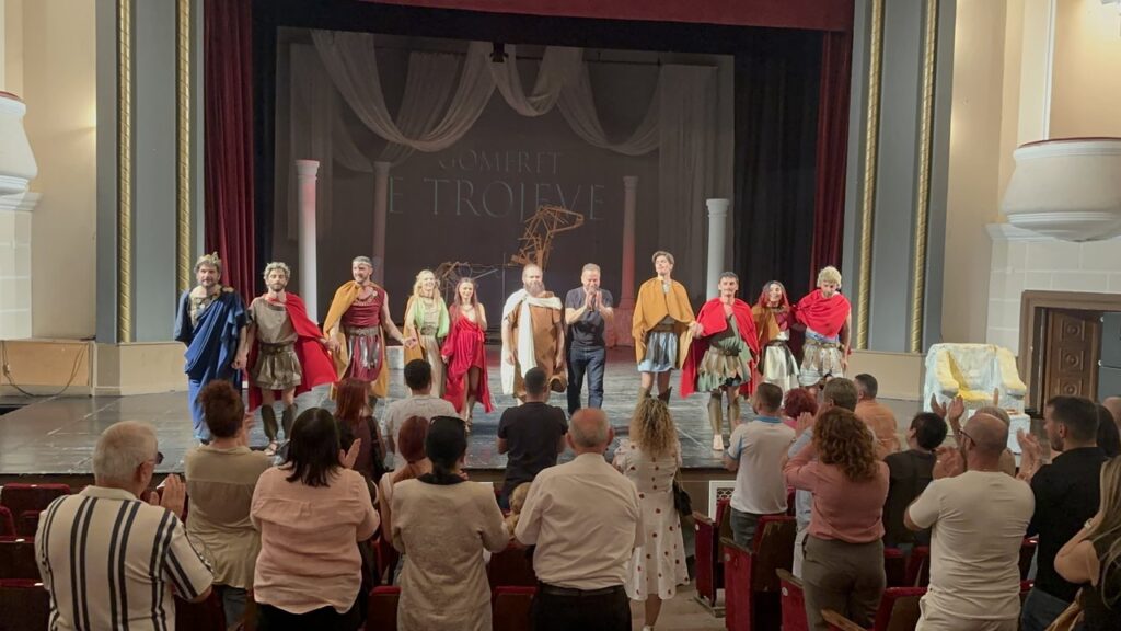 Cast bowing during the curtain call of Gomerët e Trojeve in Shkodra